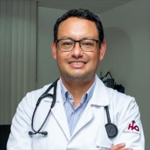 Esteban Estupiñán Manosalvas, Médico Internista en Quito | Agenda una cita online