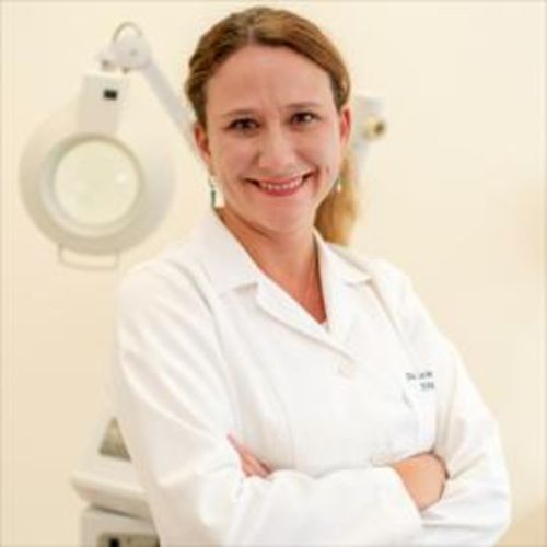Luz María Dressendörfer Garcés, Dermatólogo en Quito | Agenda una cita online