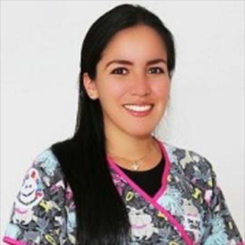 Alicia Stefania Aldaz Moscol, Odontopediatra en Quito | Agenda una cita online