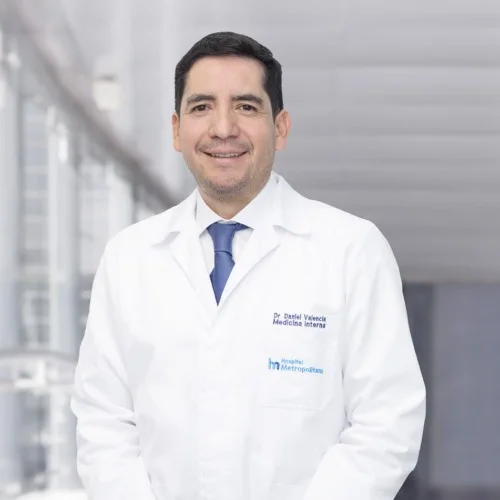 Dr. Daniel Alejandro Valencia Sancho, Médico Especialista en Medicina Interna, Sobrepeso y obesidad en Quito | Agenda una cita online