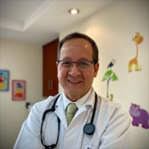 Luis Fernando Montaño Prado, Pediatra en Quito | Agenda una cita online