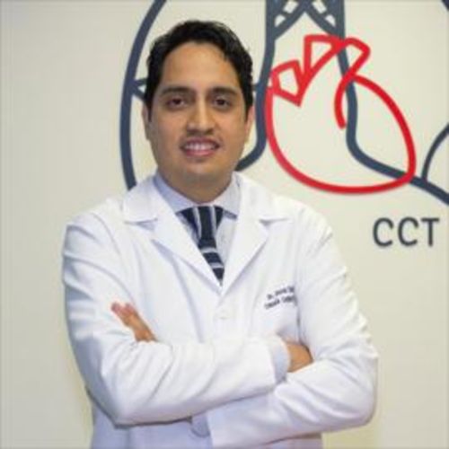 Oscar Andrés Eskola Villacís, Cirujano Cardiovascular y Toracico en Quito | Agenda una cita online
