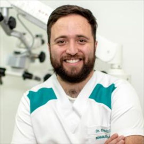 David León Cueva, Dentista en Quito | Agenda una cita online