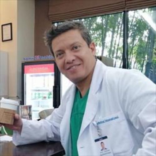 Raúl Oleas Chávez, Cirujano Oncologo en Quito | Agenda una cita online