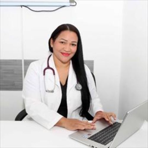 Yesenia Ponce Mediavilla, Médico Internista en Guayaquil | Agenda una cita online