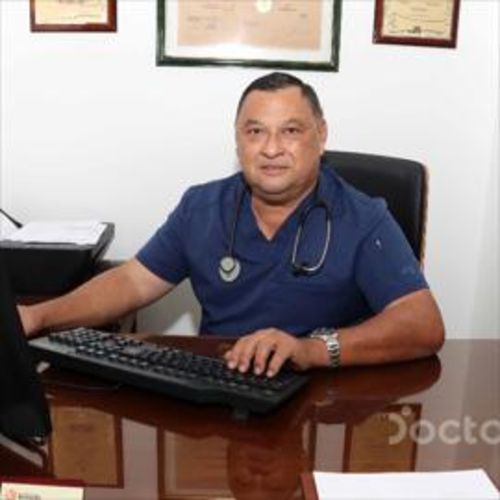 Carlos Enrique Esteves Díaz, Cirujano General en Guayaquil | Agenda una cita online