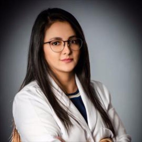 Estefani Carolina Albuja Rivadeneira, Cirujano General en Quito | Agenda una cita online