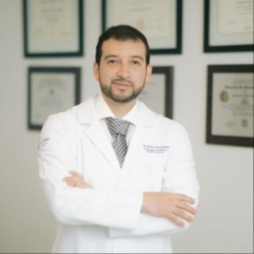 Dr. Christian Gómez, Medicina Interna / Infectólogo en Quito | Agenda una cita online
