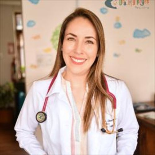 Liliana Estefanía Reyes Ipiales, Pediatra en Quito | Agenda una cita online