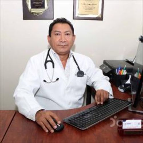 Ulices Patricio Suquinagua Peñaherrera, Médico Internista en Guayaquil | Agenda una cita online