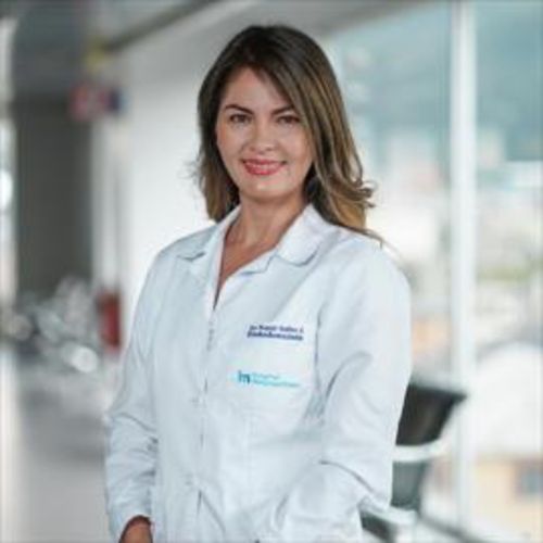 Raquel Guillén Guillén, Ortodoncista en Quito | Agenda una cita online